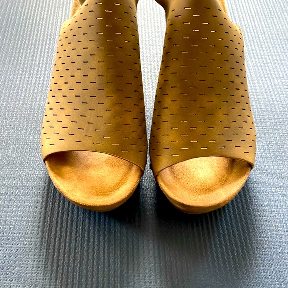 Pierre Dumas platform wedge sandals
